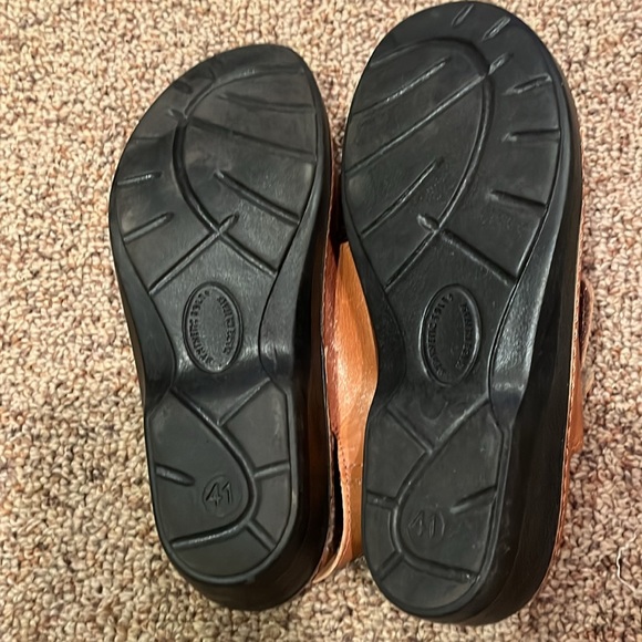 Fly Flot Italy Anatomic Leather Adjustable Strap buckle Sandals Size 41 Tan EUC - Picture 7 of 8